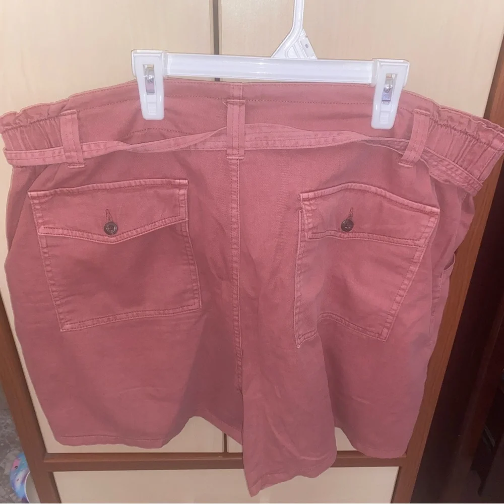 Old Navy Women’s High-Waisted Twill Workwear Shorts Dusty Red